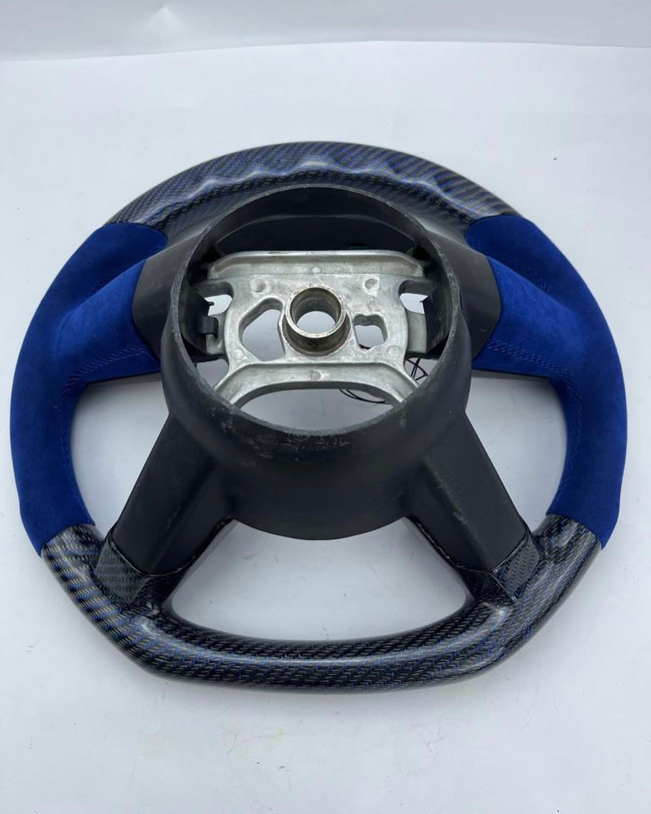2008–2010 Dodge Challenger Full Custom OEM Blue Reflective Carbon Steering Wheel – R/T Edition - Image 4