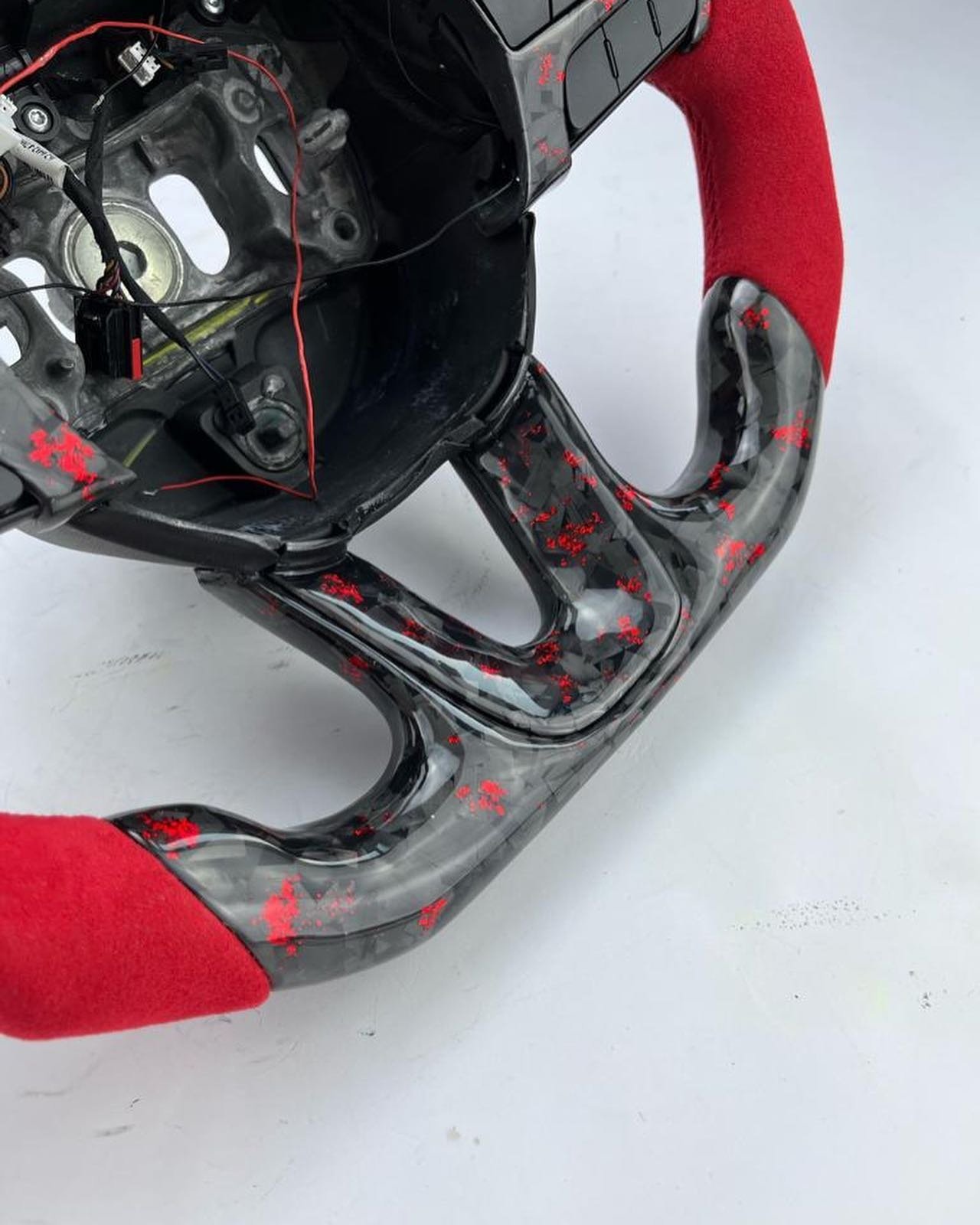 Full Custom OEM Red Forged Carbon Steering Wheel for Dodge – LED Shift Lights & Alcantara Edition - Image 4